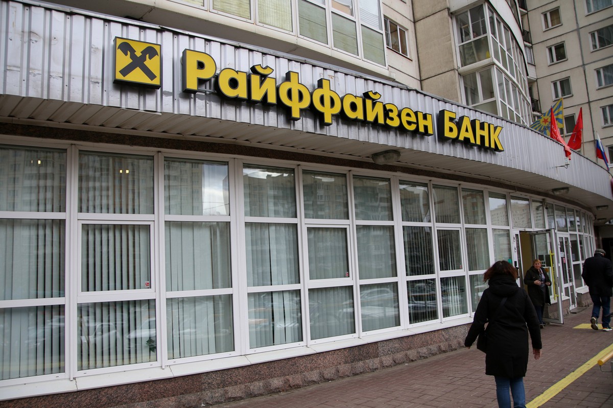 Ta firma to "kluczowy most finansowy" Rosji. Kreml blokuje jej sprzedaż