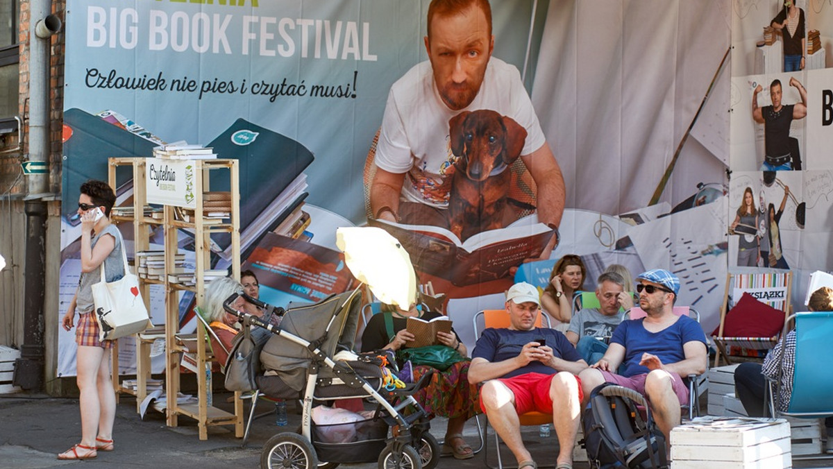 Spotkania ze znanymi literatami całego świata, okrągły stół pisarzy, bicie rekordu świata w czytaniu czy charytatywny mecz o bibliotekę. Dziś rozpoczyna się Big Book Festival, czyli międzynarodowy Duży Festiwal Czytania w Warszawie. Impreza potrwa trzy dni. Podpowiadamy, co się będzie działo.