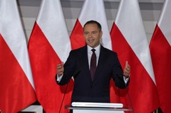 Najnowszy sondaż prezydencki po aferze z Nawrockim. Wyborcy niezrażeni?