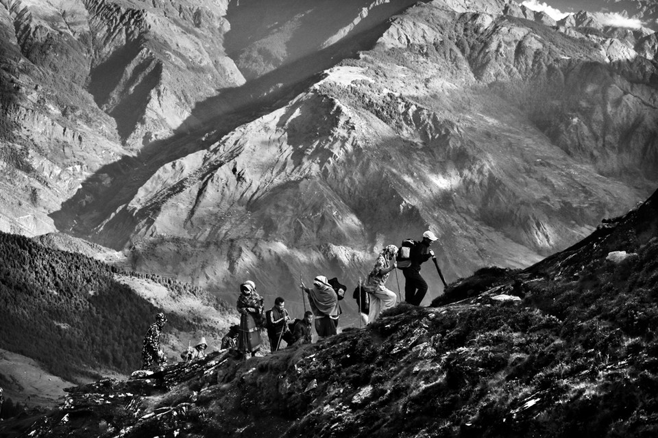 I miejsce w kategorii "Duch przygody - pojedyncze zdjęcie" - Timothy Allen (Wielka Brytania) - pielgrzymi na szlaku do jeziora Gosaikunda, Langtang (Nepal)