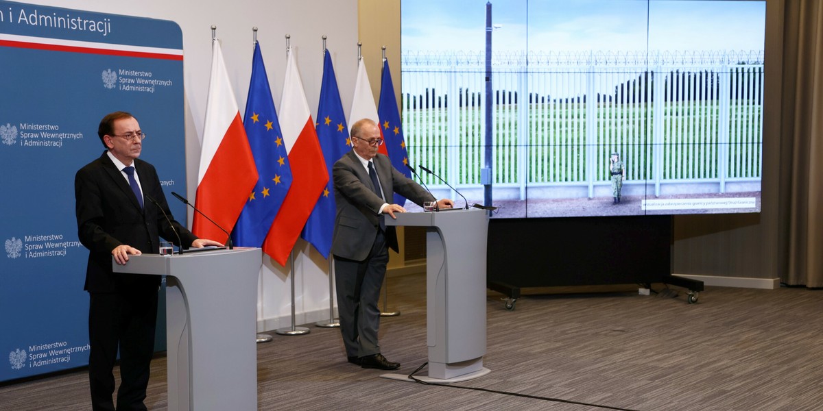 W budowę muru ma zostać zaangażowanych wiele firm. Umowy mają być jawne.