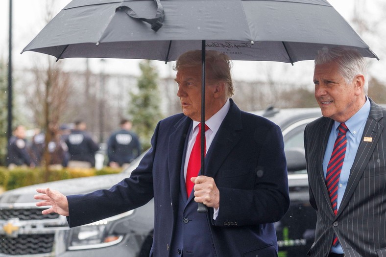 Donald Trump po pogrzebie policjanta zastrzelonego w Queens, dzielnicy Nowego Jorku. 28 marca br.