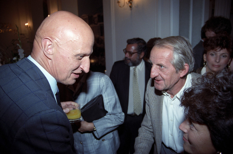 Andrzej Drawicz (z lewej) w 1990 r.