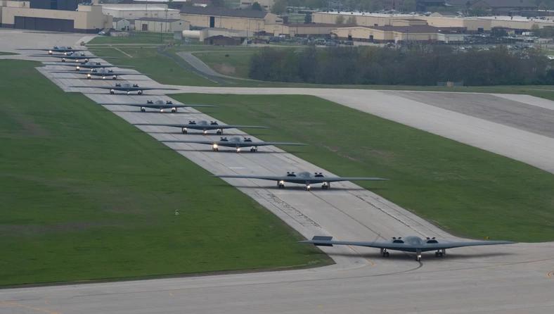 Niezwykły lot bombowców B-2 Spirit na zdjęciach US Air Force