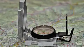 Kaufberatung: Kompass mit Magnet und Nadel