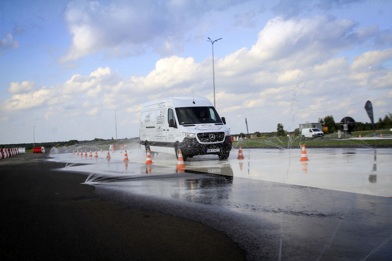 Ośrodek doskonalenia techniki jazdy Driveland w gminie Radziejowice