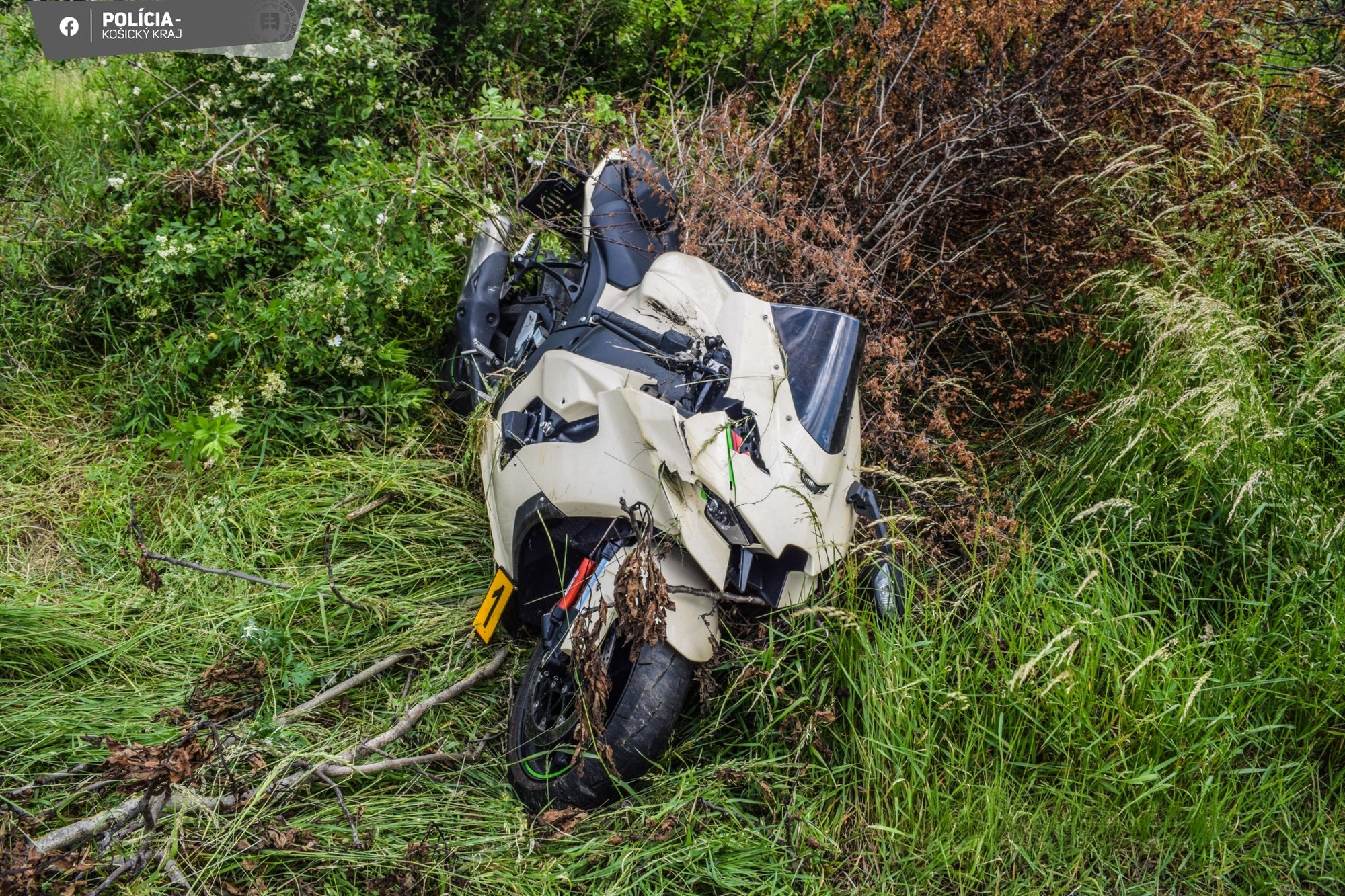 The driver did not discourage the ban on driving, crashed drunk on the motorcycle.
