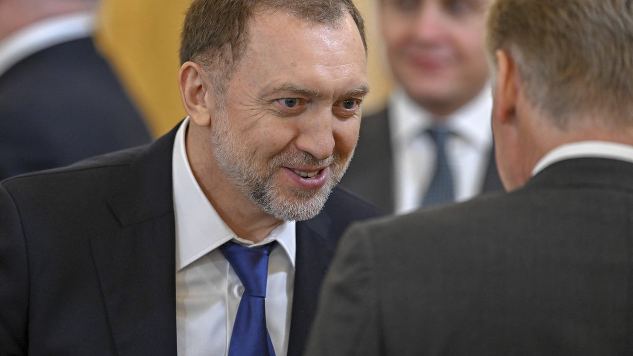 Przysługi dla byłej kochanki Szojgu i fryzjer. Tak oligarcha Oleg Deripaska próbuje ukryć, iż zarabia na wojnie w Ukrainie