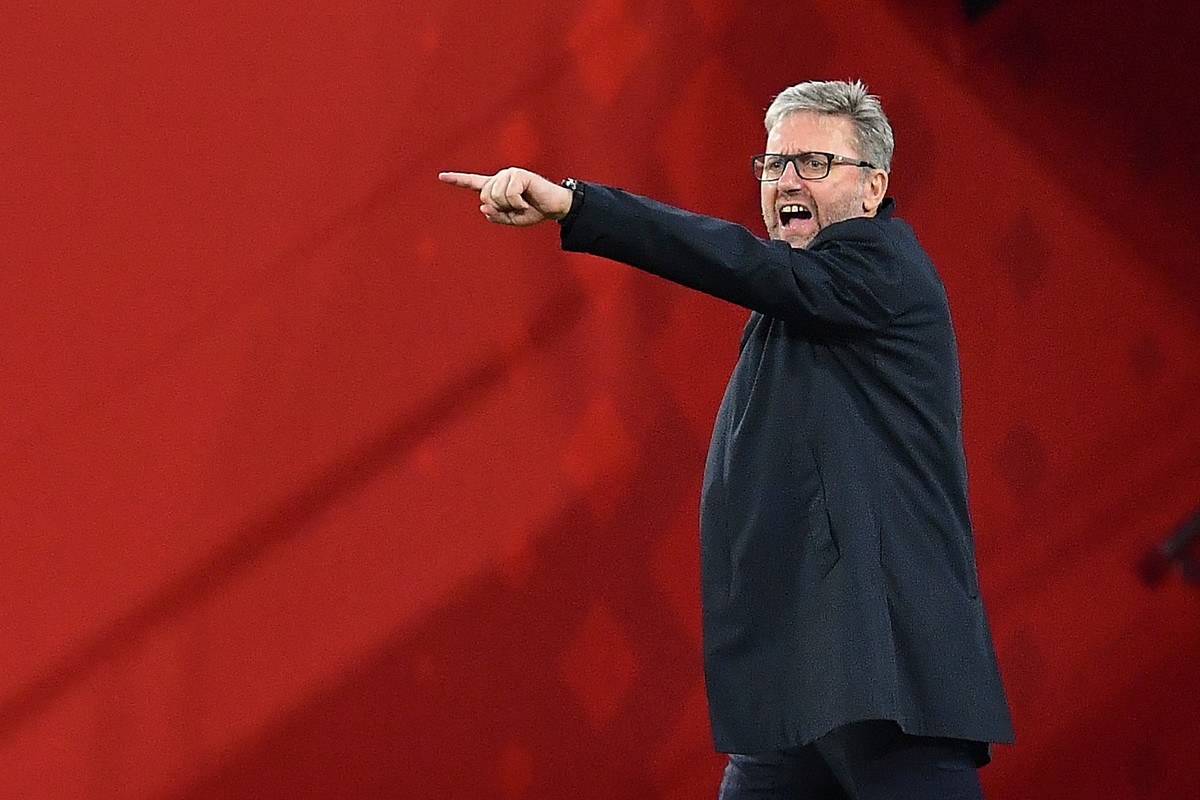 Selekcjoner piłkarskiej reprezentacji Polski Jerzy Brzęczek podczas towarzyskiego meczu z Finlandią na stadionie Energa w Gdańsku