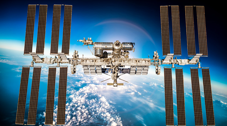Ha a milliméteres rés észrevétlen marad, a nyomás nagyjából két hét alatt olyan alacsonyra csökkent volna az ISS-en, hogy az nemcsak az űrhajósok, de az űrállomás épségét is fenyegette volna /Fotó: Shutterstock
