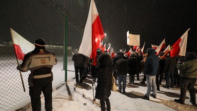 Politycy PiS protestowali przed aresztem w Radomiu i więzieniem w Przytułach Starych