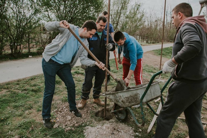 Radna akcija povodom sređivanja terena