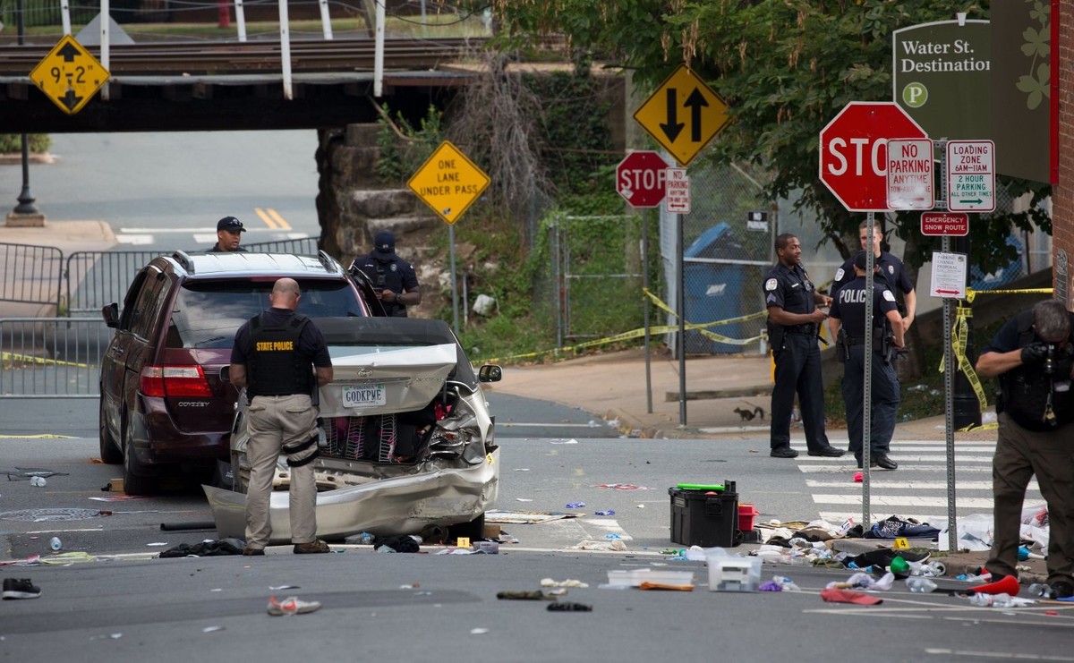 Samochód wjechał w tłum demonstrantów w USA