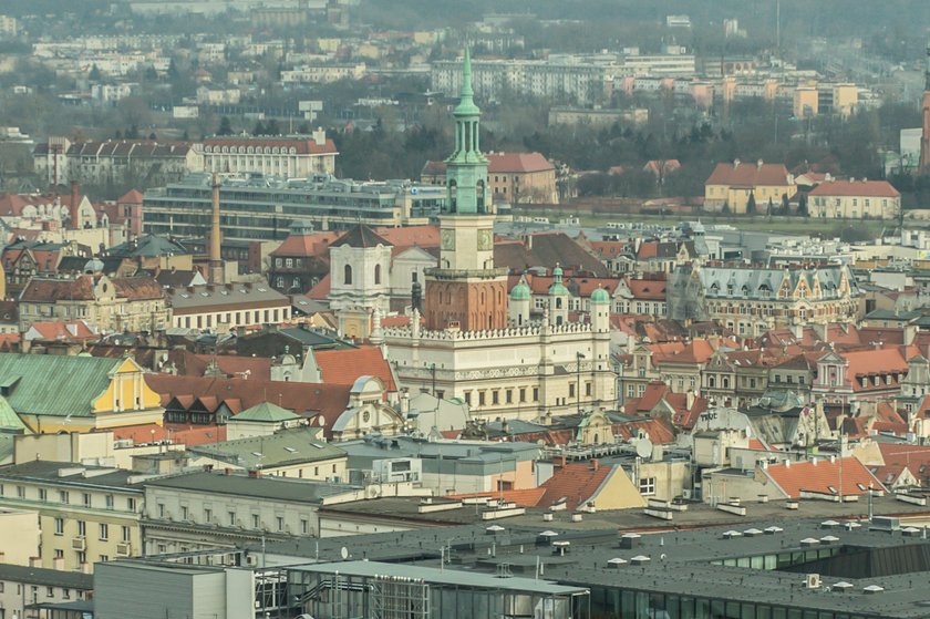 Smog atakuje Poznań! Lepiej unikać dziś spacerów