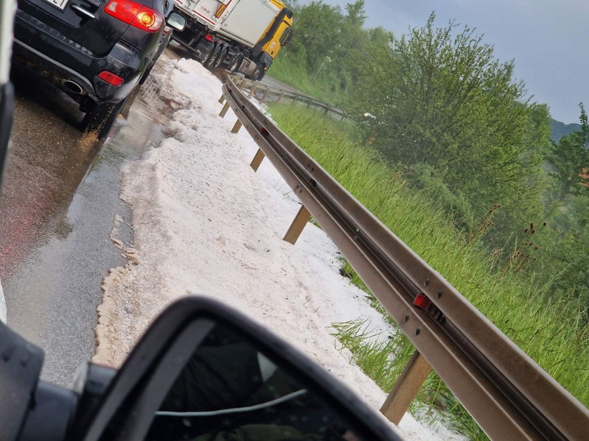 Oluja zaustavila saobraćaj na putu Kokin Brod - Borova glava