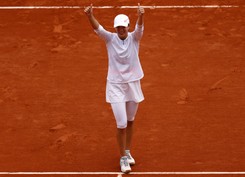 Lewandowski, Morawiecki i Duda gratulują Świątek. Mistrzyni ROLAND-GARROS!