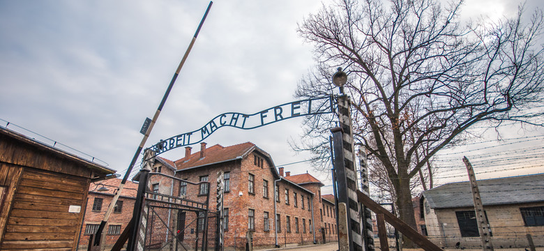Skandaliczne zachowanie turystki w Auschwitz. Została ukarana