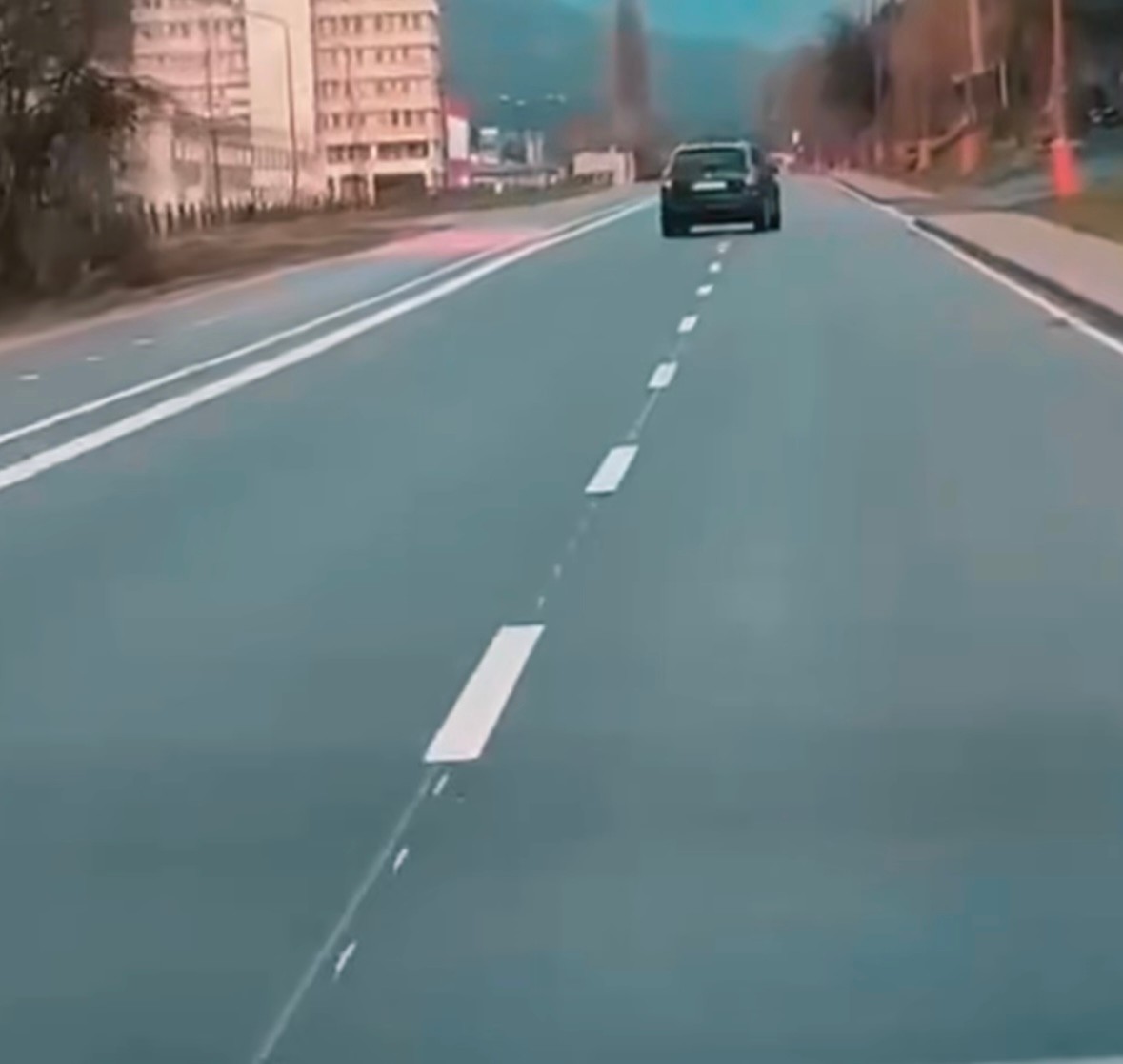 Opitý vodič v Malom Krtíši takmer vrazil do autobusovej zastávky.