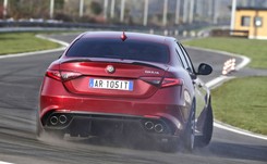 Alfa Romeo Giulia już jeździ! Nowa limuzyna pogromcą BMW i Mercedesa? Pobiła rekord [ZDJĘCIA]