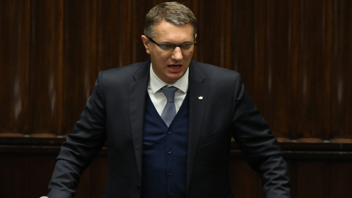 - Bóg wybacza, Schetyna nigdy. Znam młodych posłów Platformy, którzy stawiali na ministra Siemoniaka i wystawił ich do wiatru, oddał jak grzeczny chłopiec - powiedział Przemysław Wipler w rozmowie z "Super Expressem". Odniósł się tym samym do rywalizacji o funkcję szefa PO między Grzegorzem Schetyną a Tomaszem Siemoniakiem.