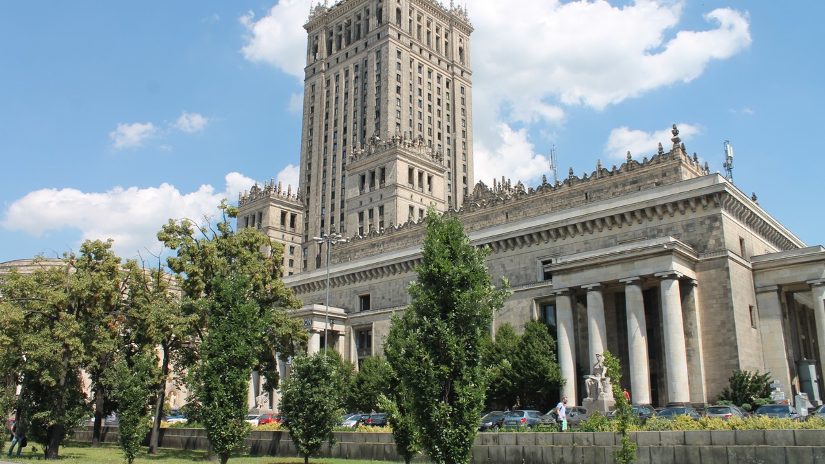 Prezes PiS nakreślił dzisiaj na konferencji prasowej zarys projektu ustawy, jaki przygotowano w związku ze skandalem zw. z reprywatyzacją w Warszawie. Do mediów napływają pierwsze komentarze opozycji. Głównie krytyczne.