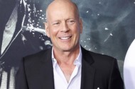 Bruce Willis kończy karierę aktorską – oświadczyła jego rodzina. U aktora zdiagnozowano afazję, zaburzenie językowe spowodowane uszkodzeniem mózgu, które wpływa na zdolność komunikowania się.