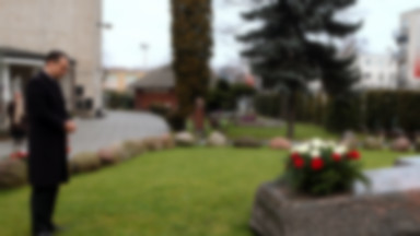 Sikorski złożył wieńce na grobie ks. Popiełuszki i pod pomnikiem Reagana