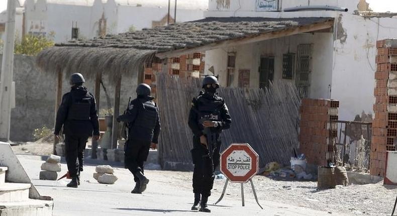 Tunisian police officers stand guard near a police station in the town of Ben Guerdan, Tunisia, near the Libyan border March 8, 2016. 