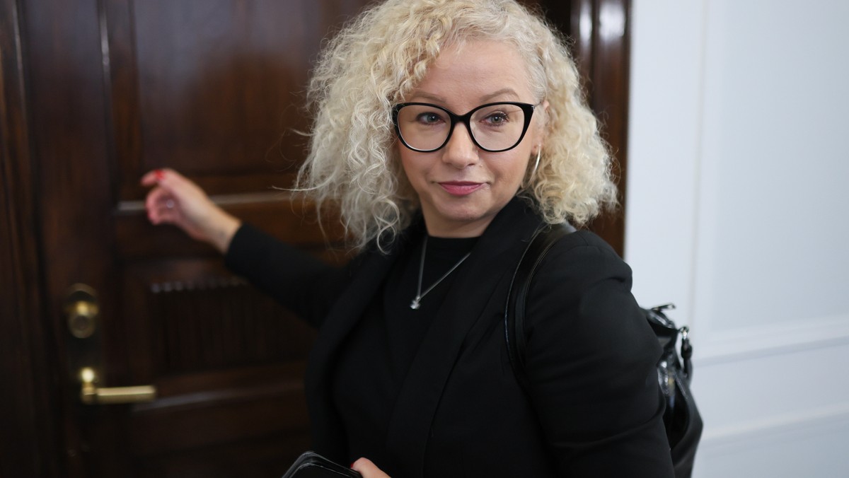 TV Republika pozywa ministrę Katarzynę Kotulę, która odpowiedziała: 'To jest ściek' [Źródło: Onet]