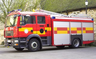 Potężny pożar w Liverpoolu. Spłonęło 1400 samochodów