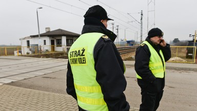 Dwóch policjantów miało ukraść koks. Nagrała ich kamera