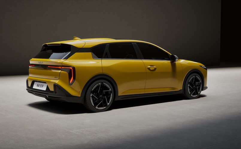 Nowa Kia K4