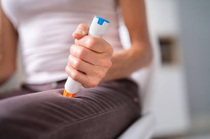 Anafilaxia: ezek a tünetek jelzik, hogy azonnal be kell adni az adrenalin injekciót!