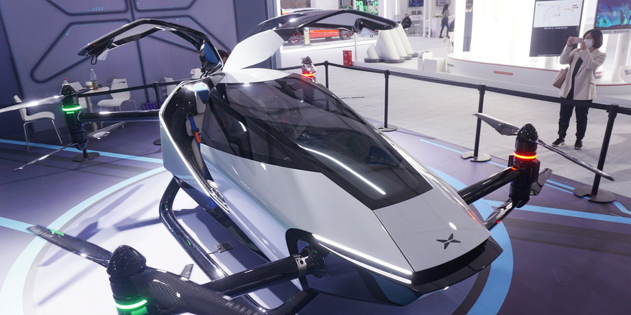 W październiku br. chiński start-up Xpeng zaprezentował swój projekt latającego samochodu. To XPeng Voyager X2.