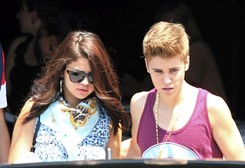 Justin Bieber, Selena Gomez i nielegalny wyciek