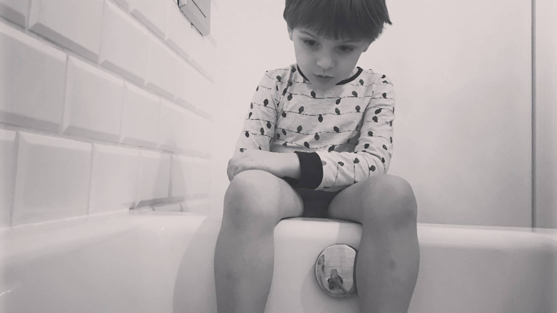 Kołakowska pokazuje zdjęcie syna, który obserwuje ją w kąpieli. Zbyt intymne?