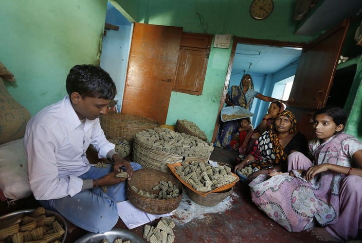 Tradycja i skręcane papierosy beedi powoli zabijają Hindusów