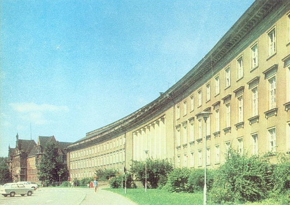 Urząd Wojewódzki w latach 70. Źródło: Stefan Arczyński Arkady Warszawa 1975 