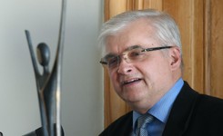 Czarnek dumny z uchwały anty-LGBT. Ostra krytyka Cimoszewicza