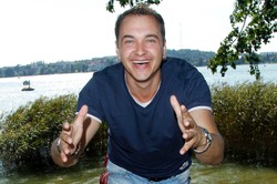 Lider grupy Weekend zdradził, jak zarobił swój pierwszy milion