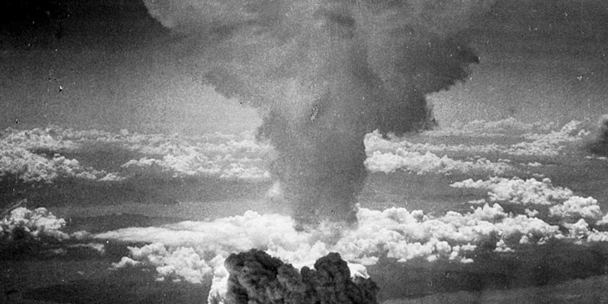 6 i 9 sierpnia 1945 r. Stany Zjednoczone zrzuciły bomby atomowe na Hiroszimę i Nagasaki w Japonii