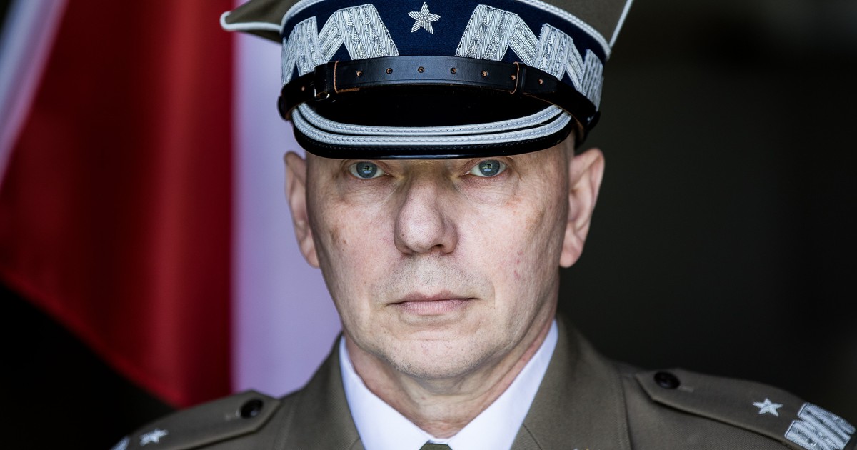 Gen. Pytel: Błaszczak kłamie. Osobiście instruował generałów, żeby nie ...