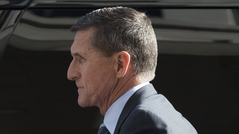 Prokurator Robert Mueller, badający sprawę ingerencji Rosji w wybory w USA, postawił byłemu doradcy prezydenta USA ds. bezpieczeństwa narodowego Michaelowi Flynnowi zarzut złożenia fałszywych zeznań FBI. Media podają dziś, że Flynn przyzna się do winy.