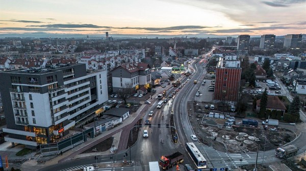 Rozbudowa al. 29 Listopada poprawiła komunikację w północnej części Krakowa.