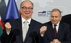 "Czarzasty woli zbierać srebrniki rozsypane przez Schetynę". Działacze Wiosny i SLD starli się na Twitterze