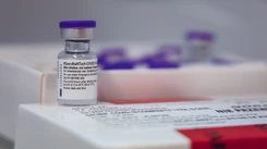Pfizer: Trzecia dawka szczepionki silnie chroni przed wariantem Delta