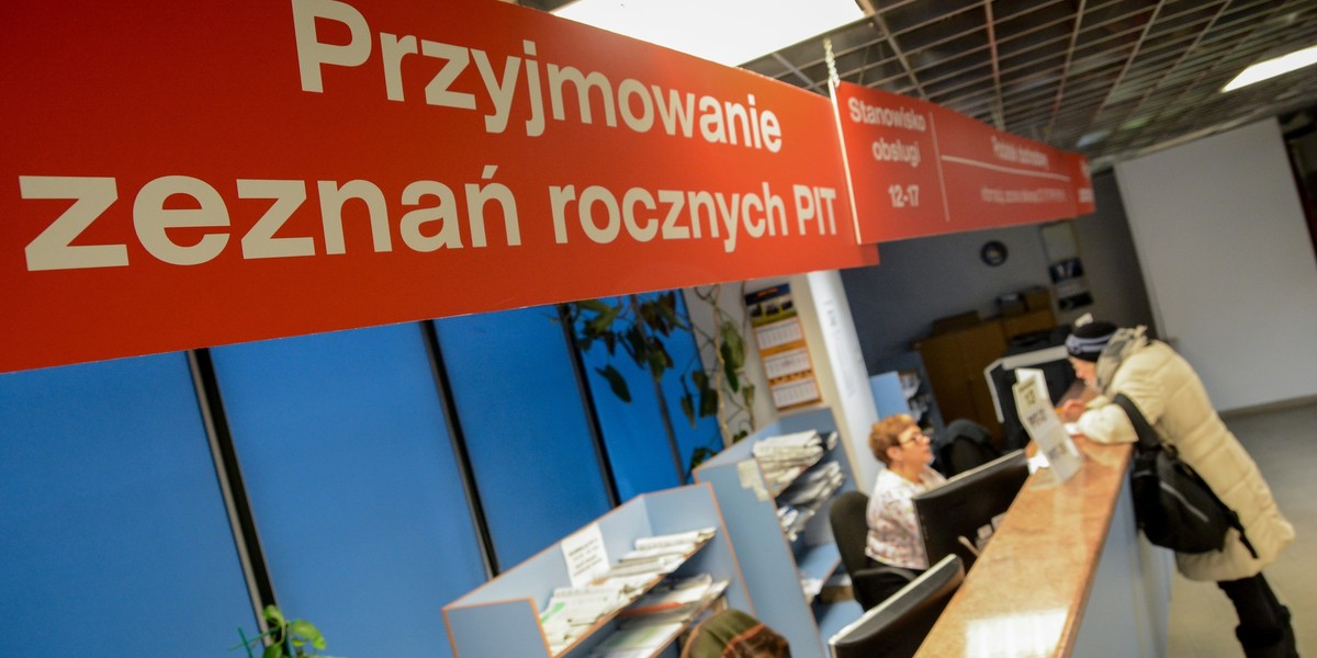 Ponad 9,9 mln osób wypełniło w tym roku PIT on-line