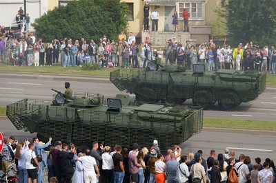 Z polskiej fabryki, wprost na wojnę z Rosją. Masa sprzętu jedzie na wschód