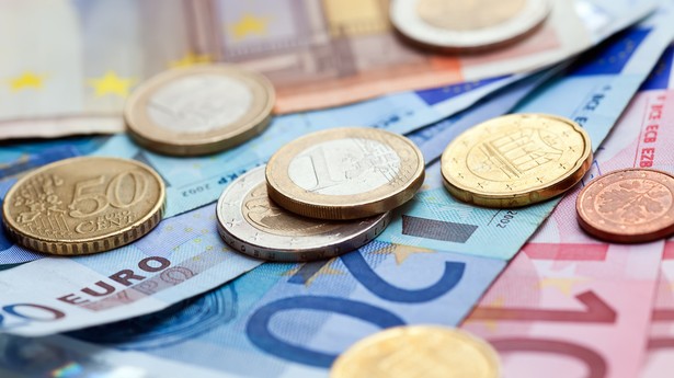 Złoty mocniejszy, inwestorzy czekają na dane z Polski