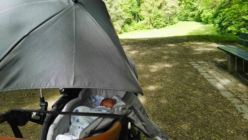 Sonnenschirme für Kinderwagen im Vergleich: UV-Schutz für Babys